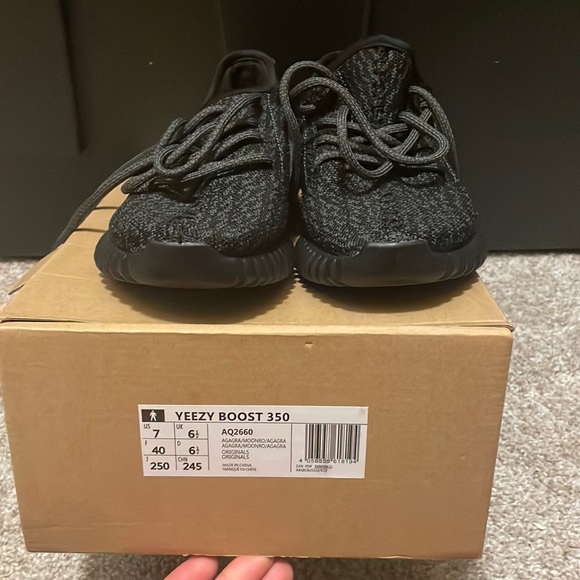 Yeezy boost 350 Pirate Black - Picture 1 of 7